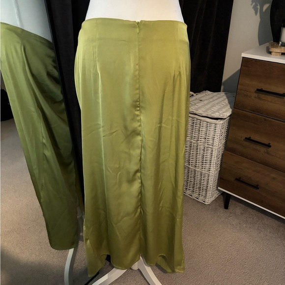 SHEIN Olive Green Satin Skirt - Picture 4 of 5